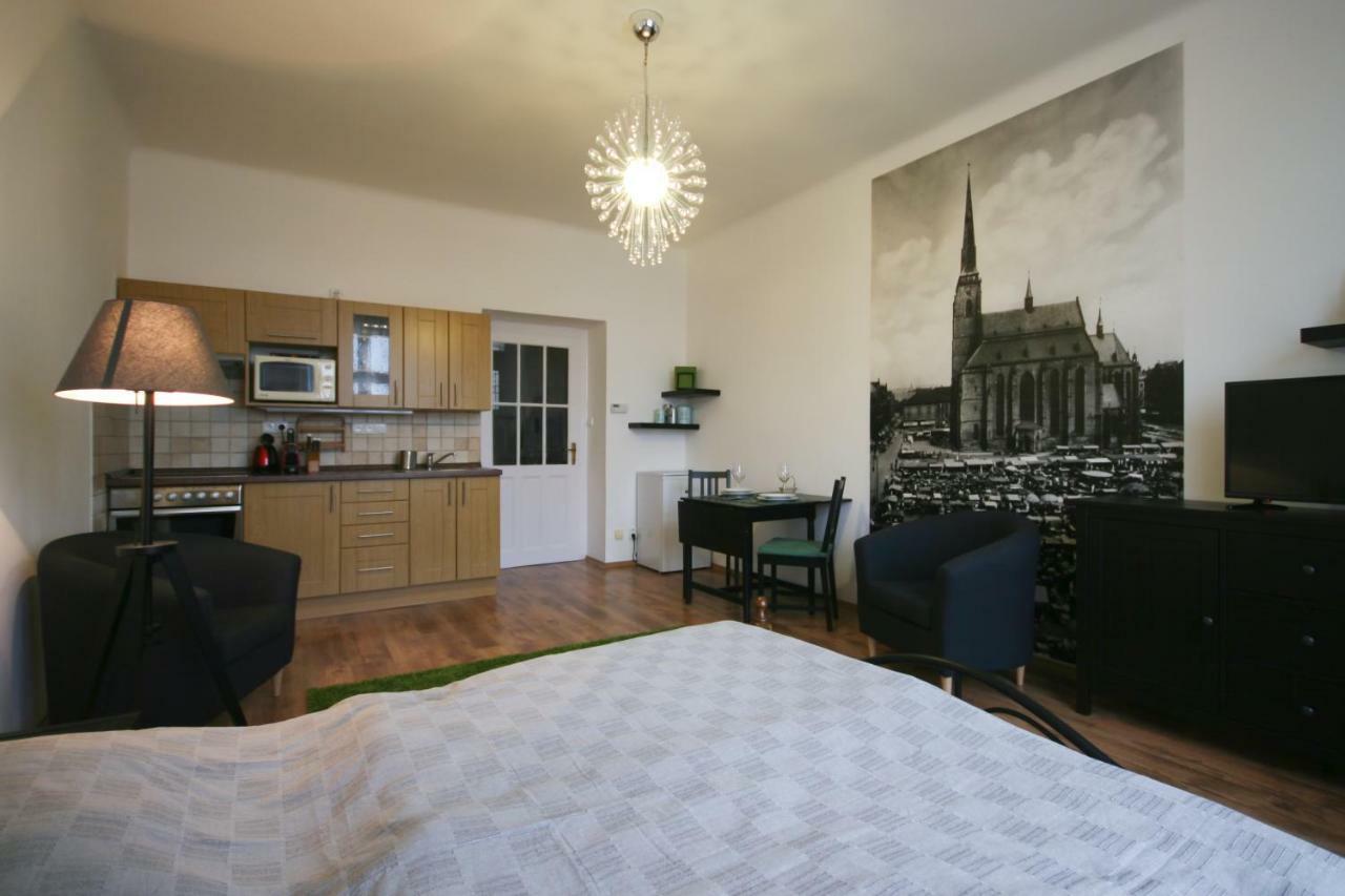 Apartman Mrakodrap Plzen Bagian luar foto