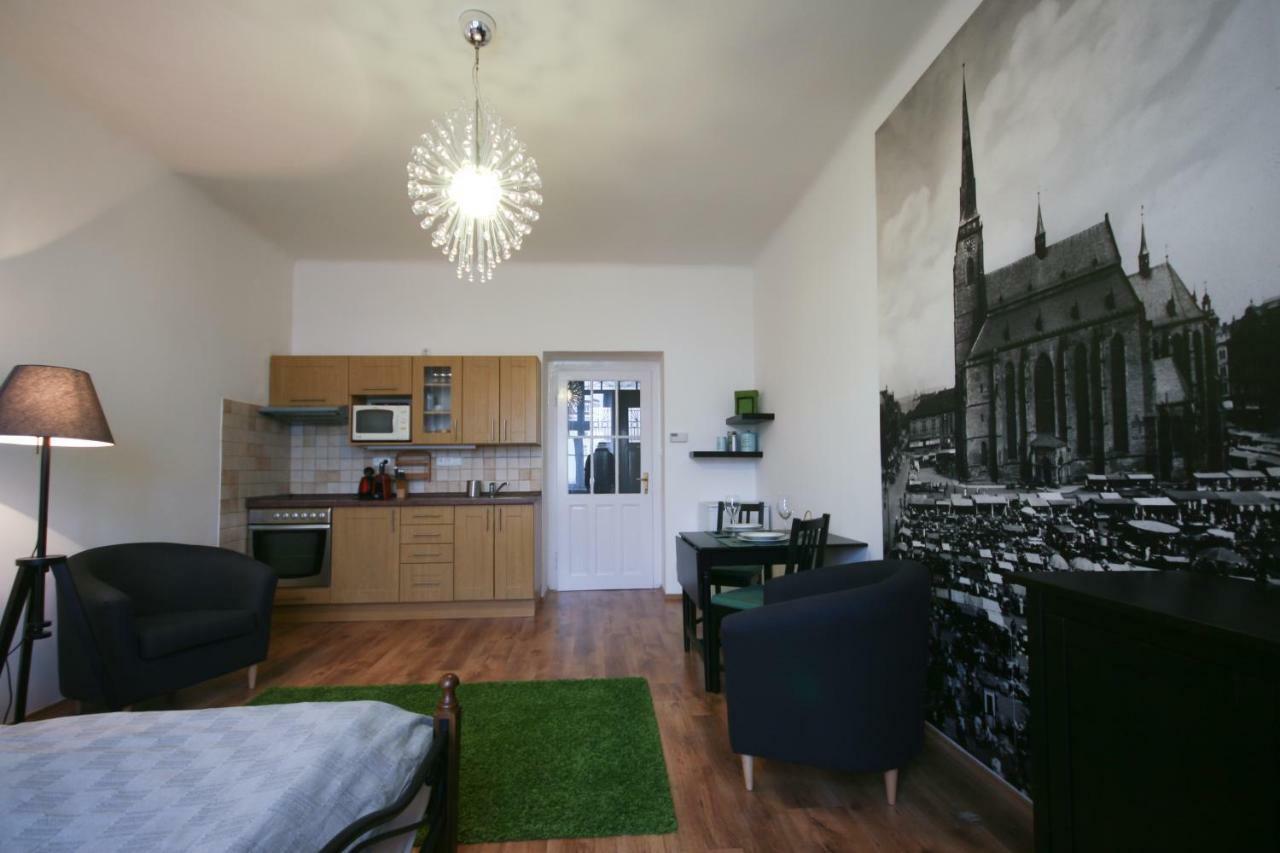 Apartman Mrakodrap Plzen Bagian luar foto