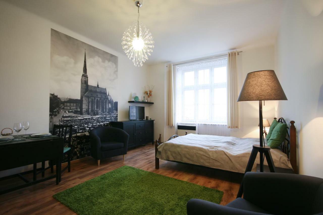 Apartman Mrakodrap Plzen Bagian luar foto